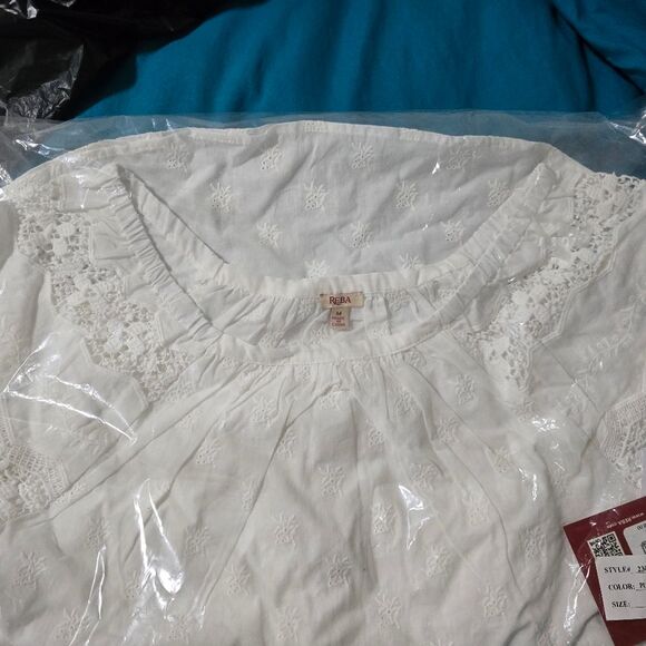 REBA Dylan Pure White Long Sleeve Embroidered Blouse Medium NWT - Picture 4 of 9